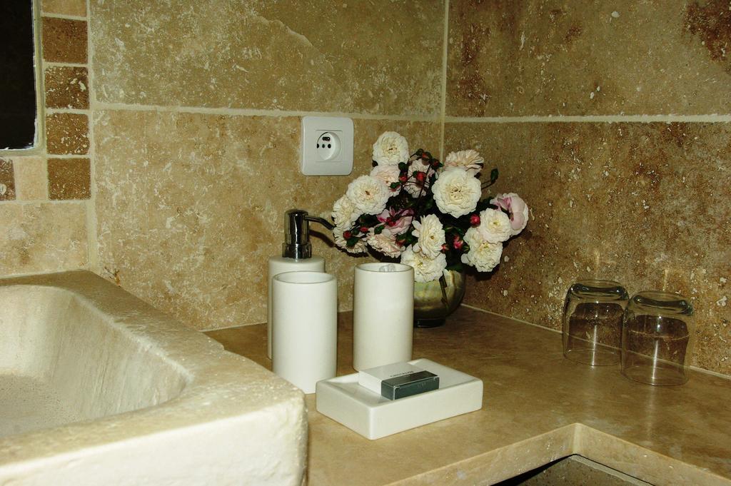Le Mas De La Fontaine Bed & Breakfast Le Pegue ภายนอก รูปภาพ
